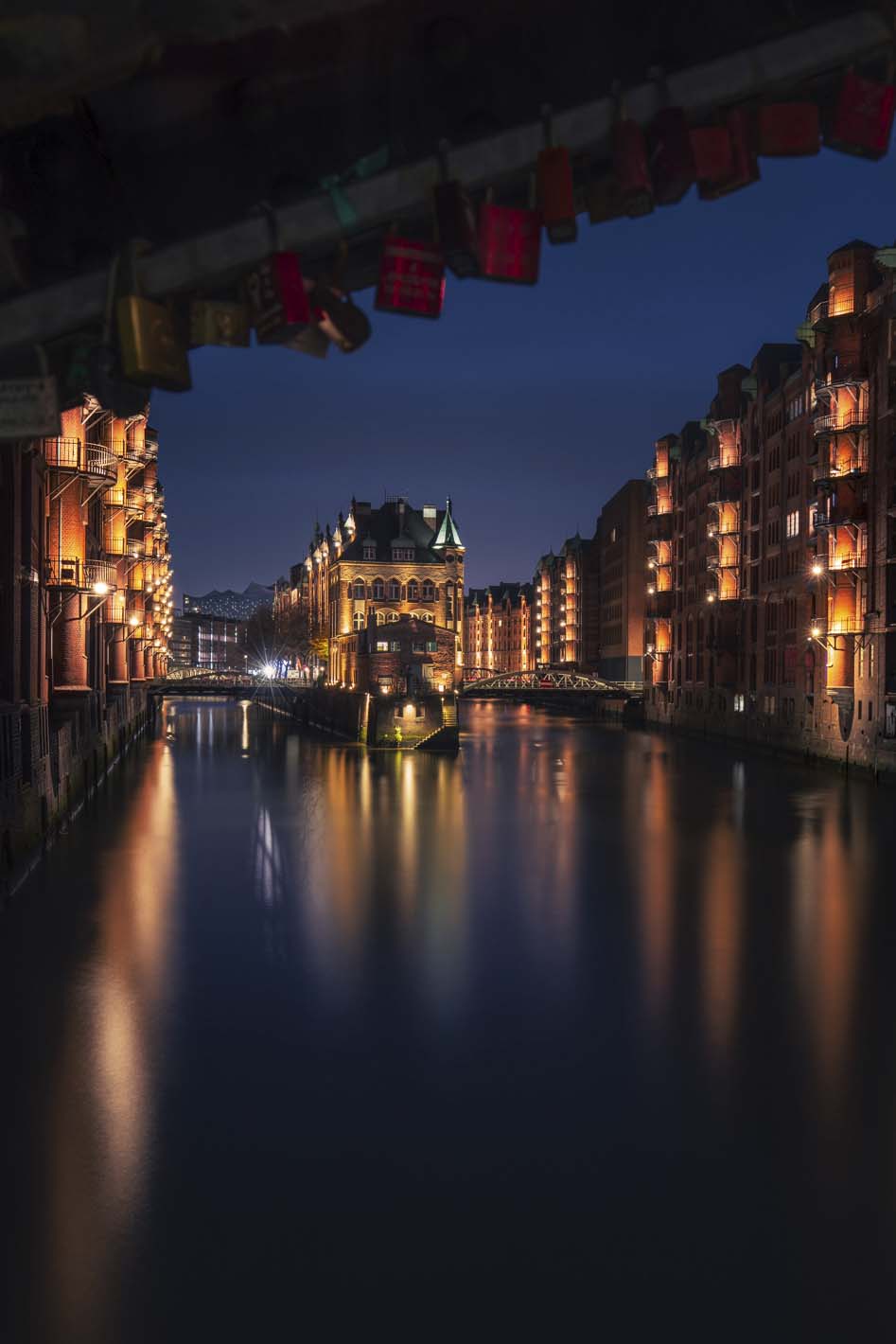Wasserschloss zur blauen Stunde